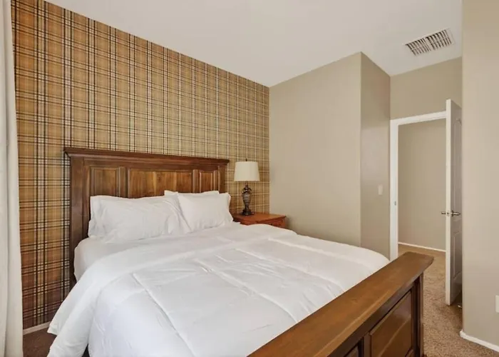 4br Near Phoenix Raceway, Camelback Ranch And State Farm Stadium Holiday home