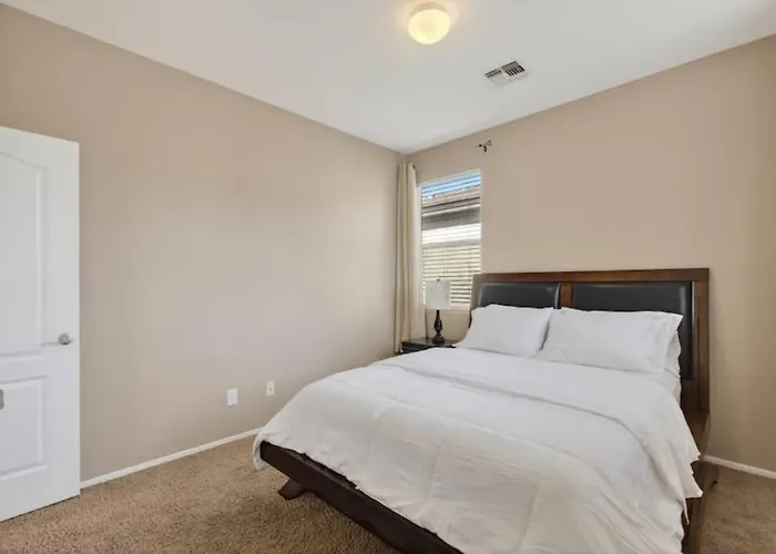 Holiday home 4br Near Phoenix Raceway, Camelback Ranch And State Farm Stadium